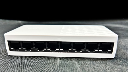 Switch Gigabit 8 porturi Hikvision DS-3E0508D-O, viteza 10/100/1000 Mbps, carcasa plastic rezistenta, tehnologie Plug &amp; Play, auto-invatare adrese MAC, montaj pe perete sau birou, design compact si eficient - Img 6