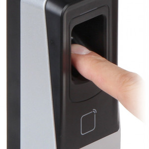 Cititor amprente si carduri EM HikVision DS-K1201AEF, comunicare RS-485, capacitate 5000 amprente, moduri multiple autentificare, senzor optic CMOS, protectie antisabotaj, izolatie optica, ideal pentru control acces