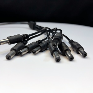 Splitter alimentare 1 x Mama la 8 x Tata SPAL108, lungime standard, compatibil cu surse alimentare 12V DC si camere supraveghere, distributie curent pentru 8 dispozitive, conectori 2.1mm x 5.5mm, design compact - Img 3