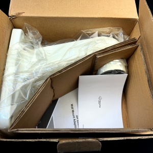 Suport de perete Hanwha Vision SBP-300WM1 pentru camere de supraveghere tip dome, fabricat din aluminiu rezistent, culoare alba, design ergonomic pentru gestionarea cablurilor, montaj stabil si durabil la exterior sau interior - Img 8