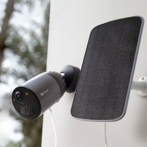 Kit camera supraveghere exterior EZVIZ 8MP CS-BC1C-SP KIT Ultra HD 4K cu panou solar inclus, acumulator 10400 mAh, Wi-Fi 6, detectie AI persoane si vehicule, vedere nocturna color, sirena si flash, audio, IP66, stocare eMMC