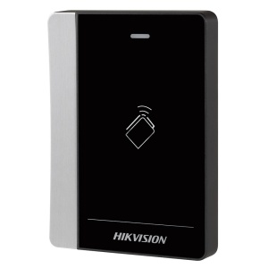 Cititor carduri acces HikVision Pro EM DS-K1102AE, frecventa 125KHz, protocoale RS-485 si Wiegand (W26/W34), functie tamper anti-sabotaj, beeper acustic incorporat, design modern, montaj aparent, protectie IP64