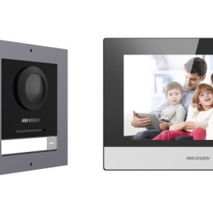 Kit videointerfon IP Hikvision DS-KIS602(B), rezolutie 2MP, monitor touch 7 inch Wi-Fi, include Switch PoE 4 porturi, card TF 16GB, post exterior KD8003-IME1(B), montaj aparent, control Hik-Connect, sursa inclusa