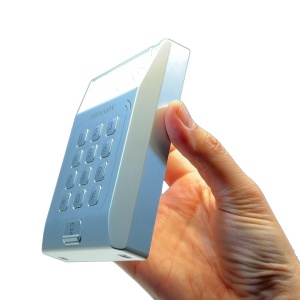 Terminal control acces cu card HikVision DS-K1T801M, mod functionare Standalone, capacitate 3000 carduri Mifare, autentificare card si parola, retinere date la pana de curent, tastatura integrata, design compact, securitate acces - Img 4