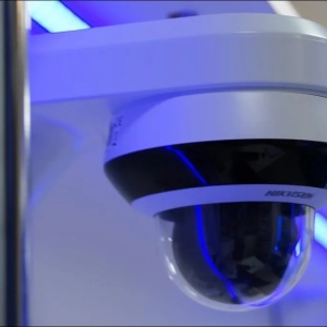 Camera supraveghere IP HikVision Mini PTZ 4MP DS-2DE2A404IW-DE3(2.8-12mm), rezolutie 2K, zoom optic 4x, Powered by DarkFighter, IR 20m, True WDR 120dB, protectie anti-vandal IK10, protectie IP66, alimentare PoE, microfon - Img 3