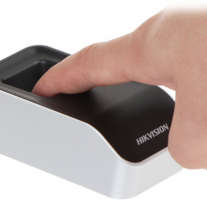 Cititor amprente USB HikVision DS-K1F820-F pentru inrolare, senzor optic rezistent la zgarieturi, instalare Plug-and-Play fara driver, compatibil Windows 11/10/7, conexiune USB 2.0, design compact si ergonomic - Img 2
