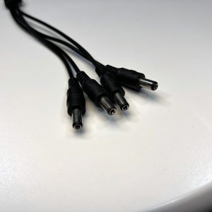 Splitter alimentare 1 x mama la 4 x tata SPAL104, mufa DC 2.1/5.5mm, utilizat pentru ramificarea alimentarii in sisteme de supraveghere CCTV, compatibil cu surse 12V-24V, design compact si rezistent - Img 3