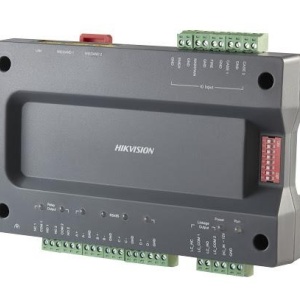 Centrala control acces lift Hikvision DS-K2210, master controller, gestioneaza pana la 128 etaje, memorie 20.000 carduri si 50.000 evenimente, comunicare TCP/IP si RS-485, management Web, functie Tamper si Watchdog