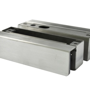 Suport pentru usi de sticla UBK-220U, compatibil cu yala electromagnetica JEB-220, include montaj pentru tocul usii, fabricat din materiale rezistente, instalare usoara, solutie fixare pentru uzi fara rama