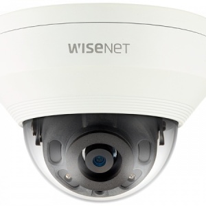 Camera supraveghere IP Hanwha Vision dome 2MP QNV‑6030R, lentila fixa 6 mm, IR, H.265/H.264, detectie miscare/tamper/defocus, microSD 128 GB, PoE/12 VDC, streaming multiplu