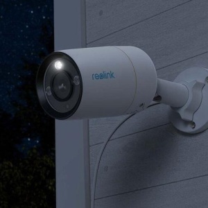 Camera supraveghere exterior Reolink 12MP P340 Ultra HD tehnologie PoE, Color Night Vision cu Spotlight, detectie inteligenta persoane, vehicule si animale, audio bidirectional, protectie IP67, slot card MicroSD, 24/7