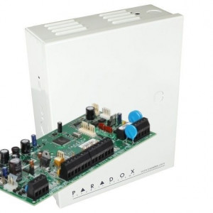 Kit centrala alarma antiefractie Paradox Spectra SP5500, 5 zone pe placa, extensibila la 32 zone, 2 partitii, 2 iesiri PGM, StayD, memorie 256 evenimente, include cutie metalica si transformator