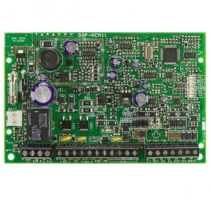 Modul de control acces: 4 fire conexiuni pentru 1 uşă: cititor de cartelă, REX, contact de uşă şi ieşire de yală; compatibil cu cititoarele Wiegand 26-bit sau Paradox ACM12