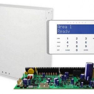 Centrala efractie adresabila Paradox Digiplex EVO192(CT)+K656, 192 zone, 8 partitii, include cutie metalica AWO152 cu transformator, 5 iesiri PGM pe placa, control acces integrat, 999 coduri utilizator, memorie 2048 evenimente