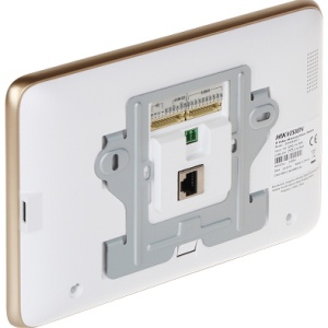 Monitor IP HikVision DS-KH8300-T, 7″ LCD 1024×600, hands-free audio-video cu statia usa/master, touchscreen, TF card, monitorizare camere externe, deblocare la distanta, 8 intrari alarma, apel panica, upload automat alerte - Img 3
