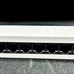 Switch Gigabit 8 porturi Hikvision DS-3E0508D-O, viteza 10/100/1000 Mbps, carcasa plastic rezistenta, tehnologie Plug & Play, auto-invatare adrese MAC, montaj pe perete sau birou, design compact si eficient - Img 6