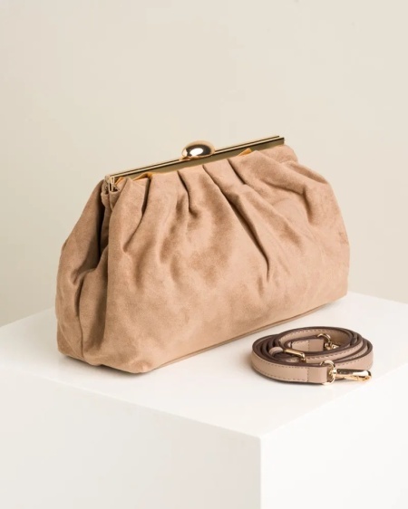 Ženska bež clutch torbica od eko velura sa zlatnim detaljima, slika 4