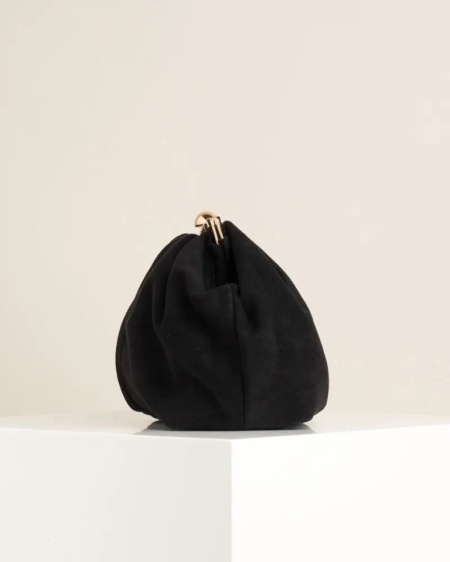 Ženska crna clutch torbica od eko velura sa zlatnim detaljima, slika 5