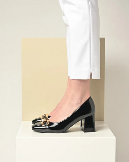 Lakovane cipele za žene sa zlatnom šnalom, slika 3