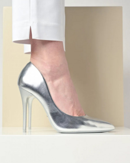 Cipele na visoku štiklu srebrne boje, slika 1