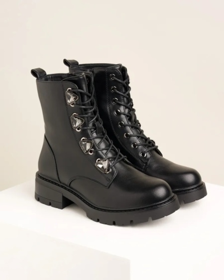 Crne ženske ravne poluduboke čizmice na pertlanje, slika 10