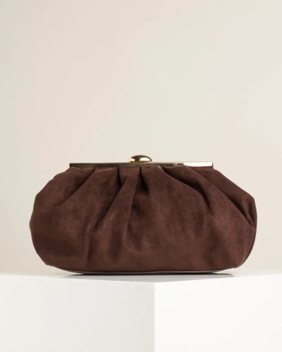Ženska braon clutch torbica od eko velura sa zlatnim detaljima, slika 3