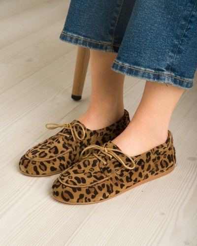 Ženske BUENO kožne brodarice u leopard dezenu