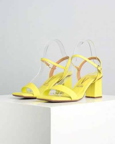 Žute Vizzano sandale sa blok petom, slika 2