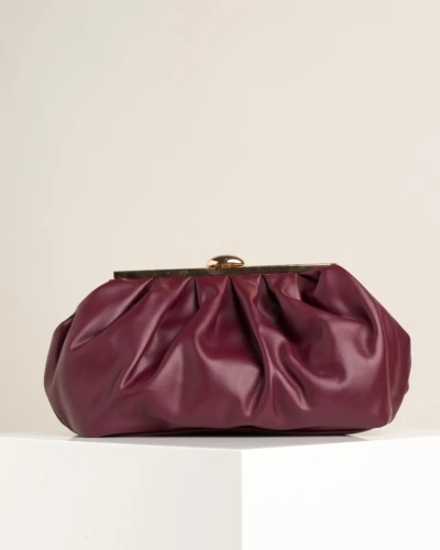 Ženska bordo clutch torbica sa zlatnim detaljima, slika 3