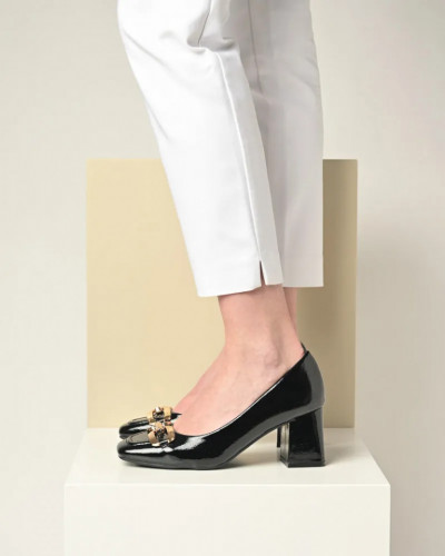Lakovane cipele za žene sa zlatnom šnalom, slika 4