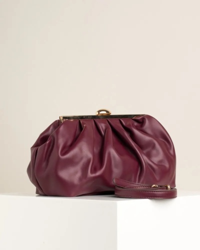 Ženska bordo clutch torbica sa zlatnim detaljima, slika 4