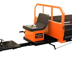 Remorca Evotools TTS – Capacitate 700 kg, Basculare Manuală, Cuplaj cu Elevatie, Sistem de Suspensie cu Foi de Arc