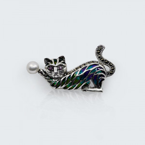 Brosa playful blue cat with pearl