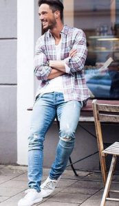 3.1. Tinute casual barbatesti pentru sezonul cald - Blugi tricou si camasa