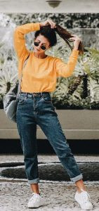 4.1. Tinute casual pentru 20-40 de ani - Mom jeans si bluza