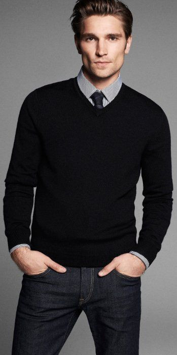 tinuta de zi barbati blugi pulover negru