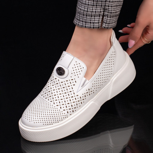 Pantofi casual dama, Pantofi albi casual dama perforati cu talpa groasa MDL03965 - modlet.ro