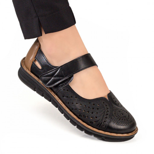 Pantofi casual clasici dama, Pantofi casual dama negri cu khaki perforati si inchidere cu scai MDL04128 - modlet.ro