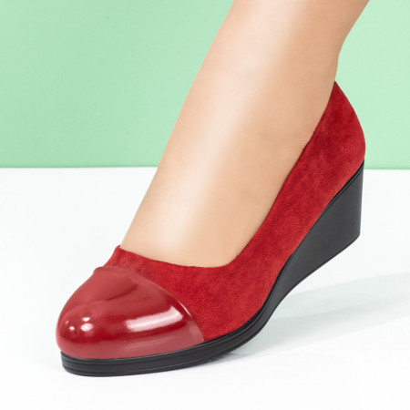 Pantofi dama cu platforma si varful lucios visinii suede MDL01677