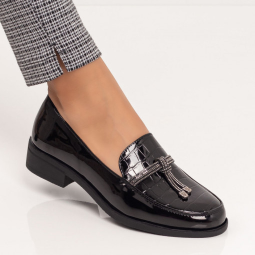 Pantofi casual dama, Pantofi casual dama negri cu aspect lacuit si accesoriu cu pietre MDL05903 - modlet.ro