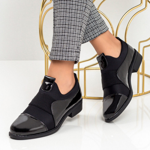 Pantofi casual dama, Pantofi casual dama negri cu insertii de material elastic MDL05900 - modlet.ro