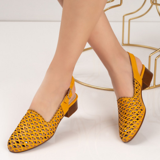 Sandale cu toc din piele naturala, Sandale dama galbene cu toc gros perforate din Piele MDL05070 - modlet.ro