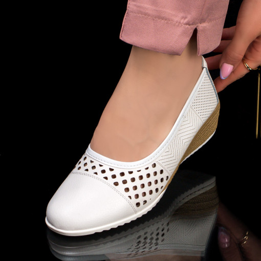 Pantofi casual cu platforma dama albi din Piele Naturala perforati MDL03759
