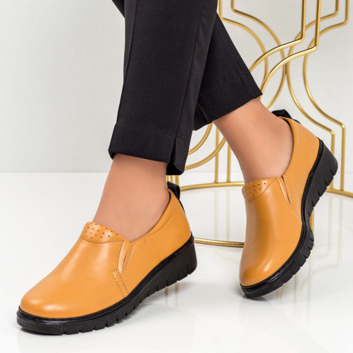 Pantofi casual dama, Pantofi casual dama maro si insertii de material elastic MDL05881 - modlet.ro