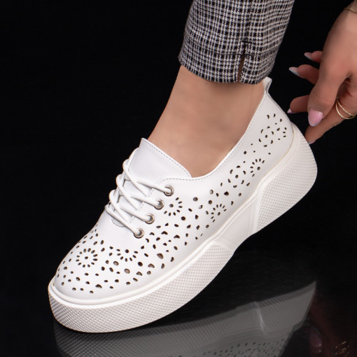 Pantofi casual trendy dama, Pantofi dama casual albi cu talpa groasa si perforatii MDL03964 - modlet.ro