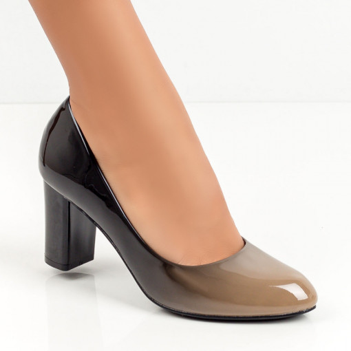 Pantofi khaki cu negru dama cu toc gros si aspect lacuit MDL01371