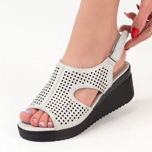 Sandale cu platforma, Sandale dama cu platforma albe si inchidere cu scai MDL04530 - modlet.ro