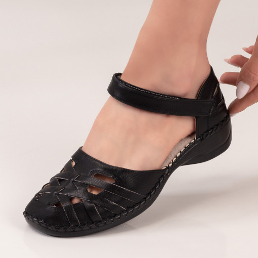 Pantofi dama, Pantofi casual dama perforati negri cu inchidere cu scai MDL04626 - modlet.ro