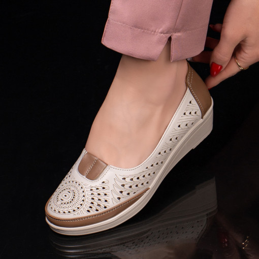 Pantofi clasici casual cu platforma, Pantofi dama bej cu khaki perforati cu platforma MDL04126 - modlet.ro