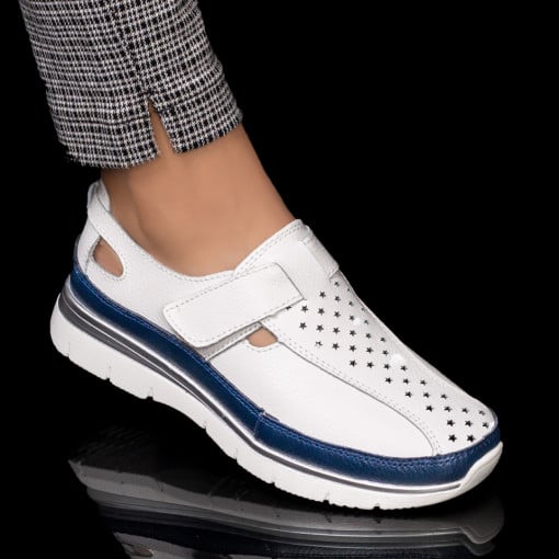 Pantofi casual clasici dama, Pantofi dama casual albi cu albastru din Piele perforati cu scai MDL05354 - modlet.ro